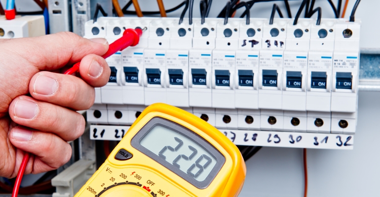 Les domaines d’intervention de l’électricien : tertiaire, résidentiel, industrie, travaux extérieurs