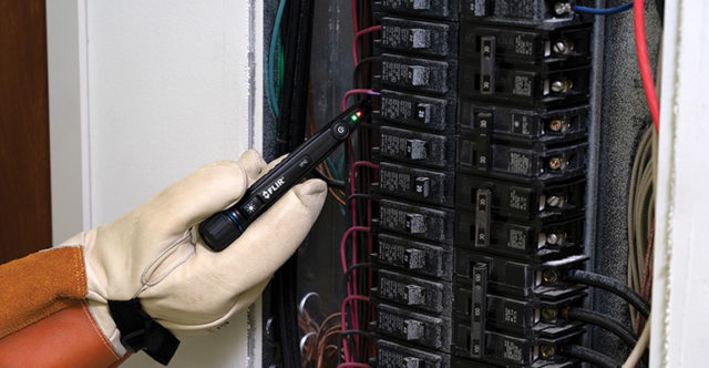 FLIR dévoile un détecteur de tension sans contact pour les installations électriques