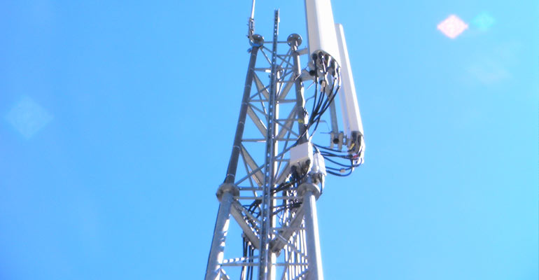 Covid-19 : pour garantir le fonctionnement des antennes relais, les procédures s’assouplissent